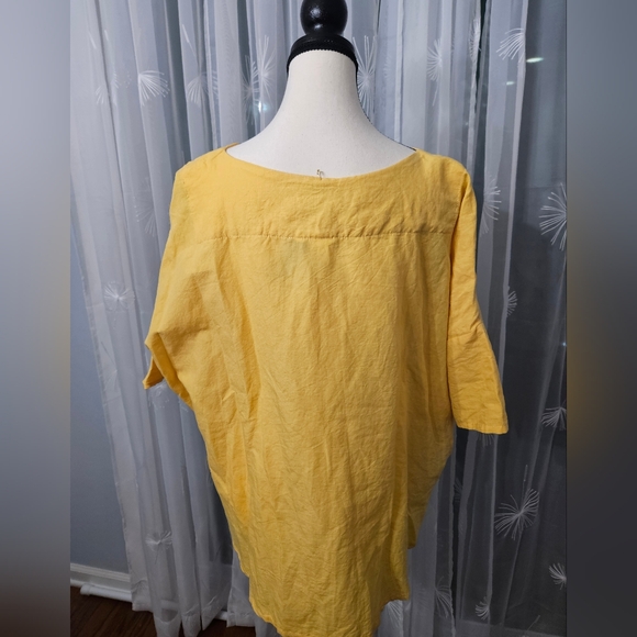 New with tags-  Tia Lin yellow blouse - Picture 9 of 9
